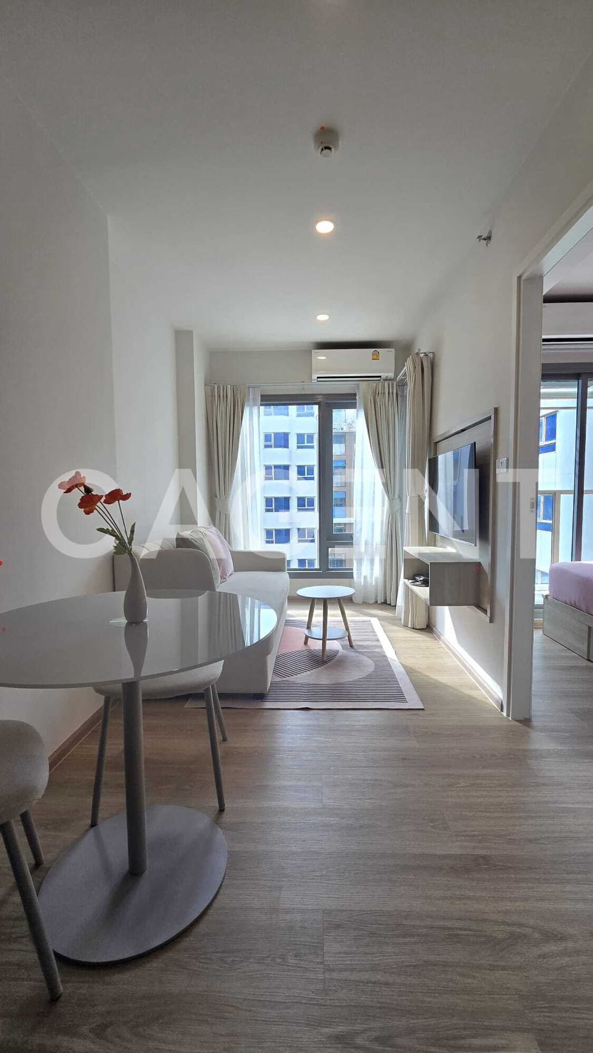 sell !!! Condo Phyll Phuket, 1 bedroom, 1 bathroom, in the heart of Phuket city. Surrounded by complete amenities