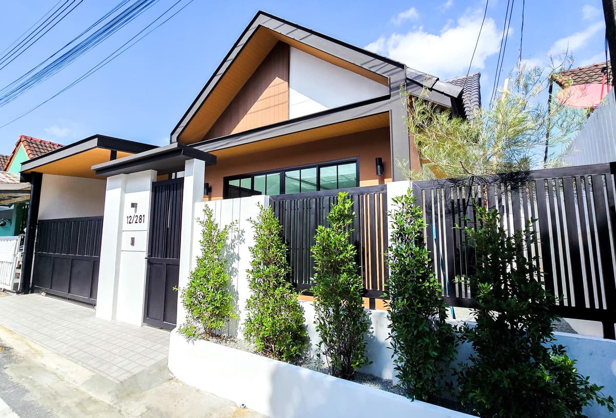 Reservation missed. Newly renovated house. Very beautiful. Just bring your bags and move in. Thinwut Village 3, Khwang Road, Wichit-Chalong