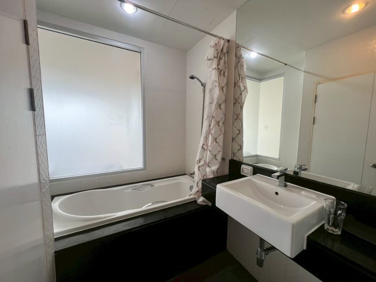 Chic Condominium For Sell WR-03155 - image 6