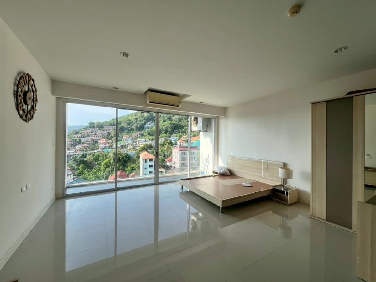 Chic Condominium For Sell WR-03155