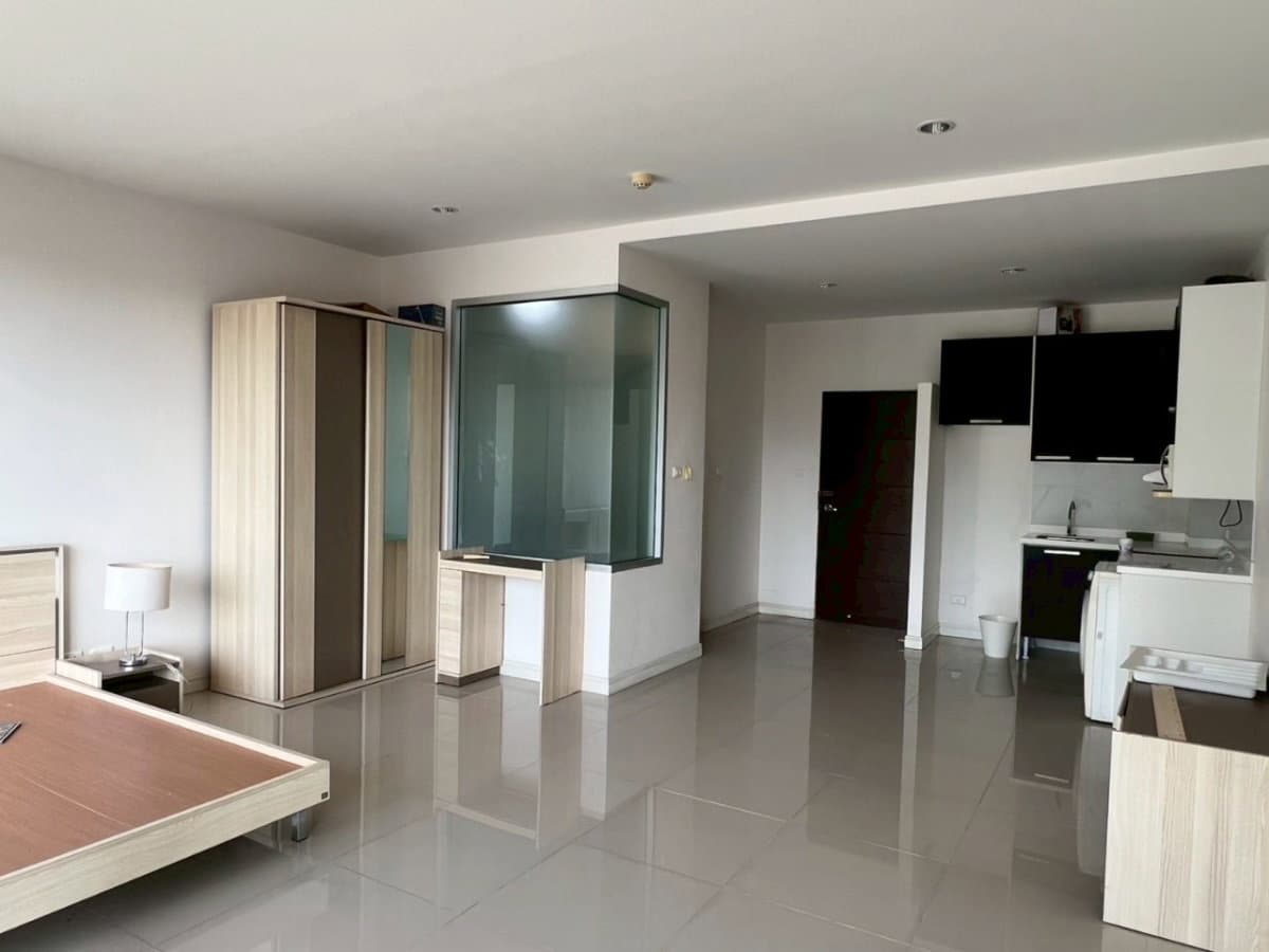 Chic Condominium For Sell WR-03155 - image 2
