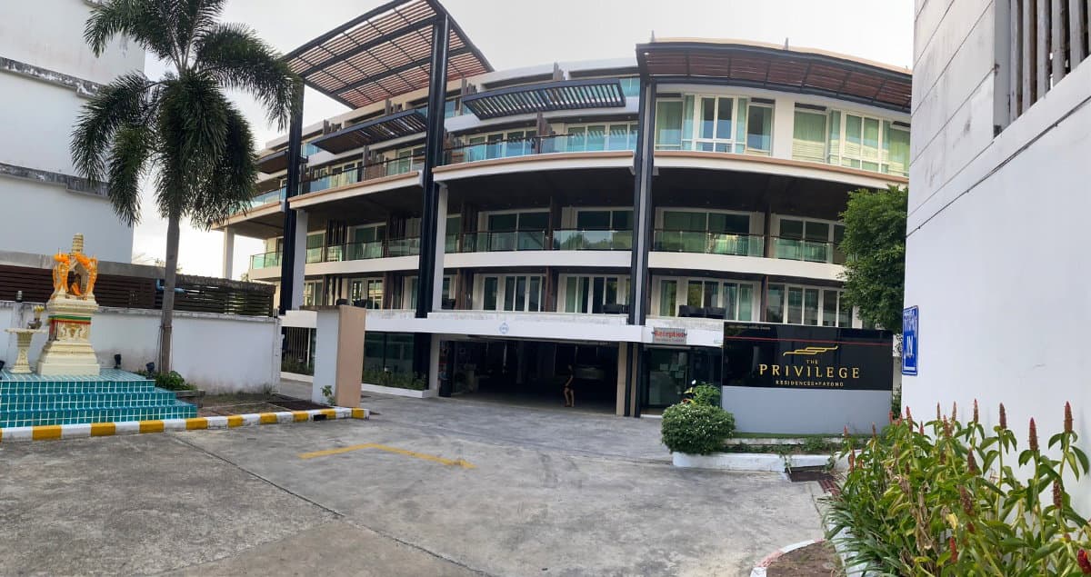 For Sale: The Privilege at Baycliff Condo 105.6sqm duplex - image 4