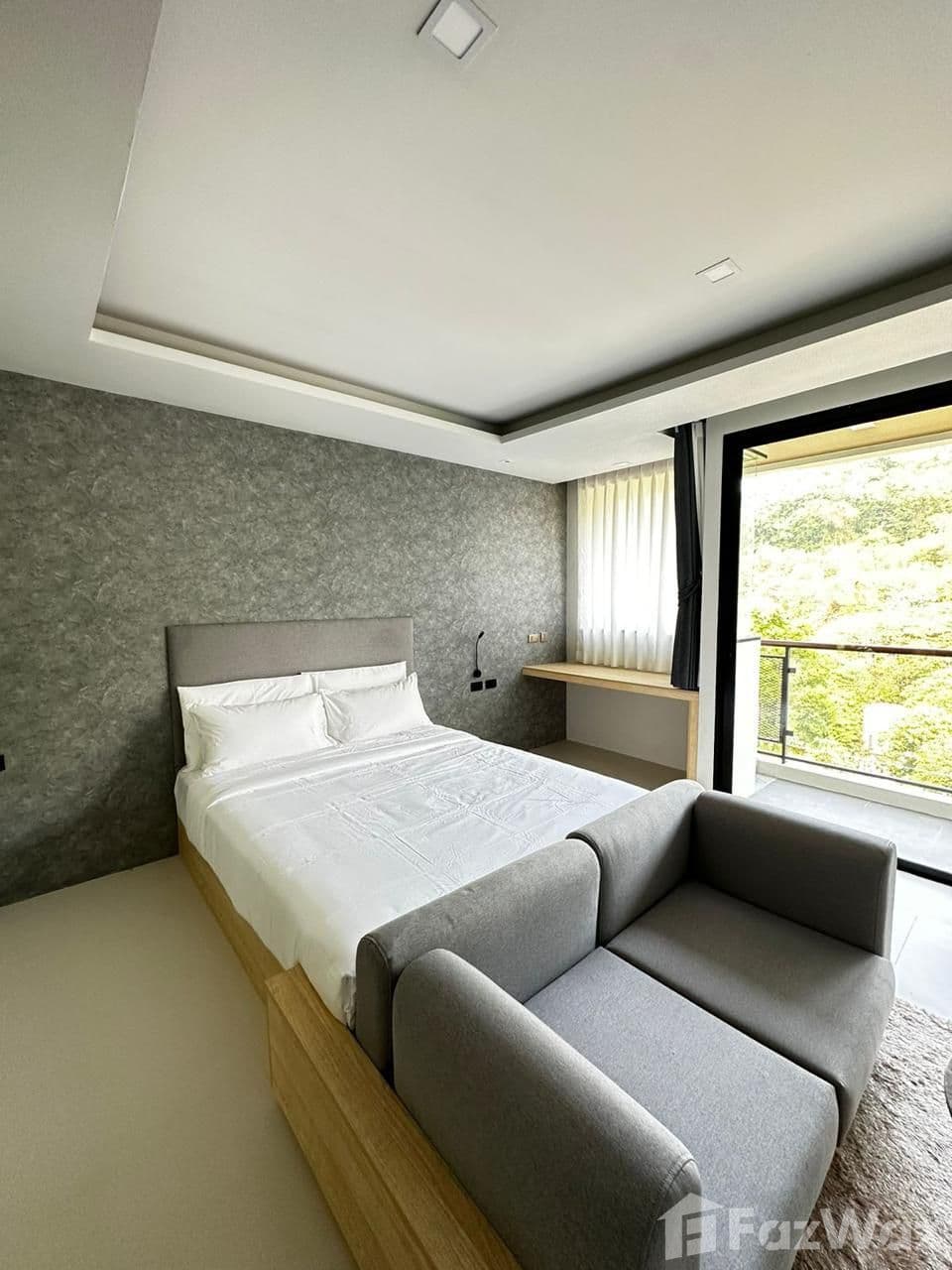 High Floor Mountain View Condo 1751810 - image 2