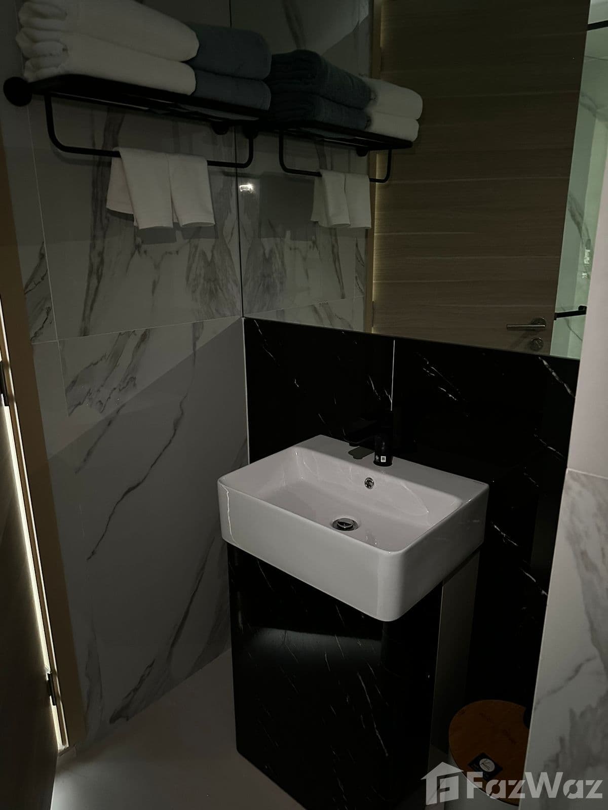 High Floor Mountain View Condo 1751810 - image 8