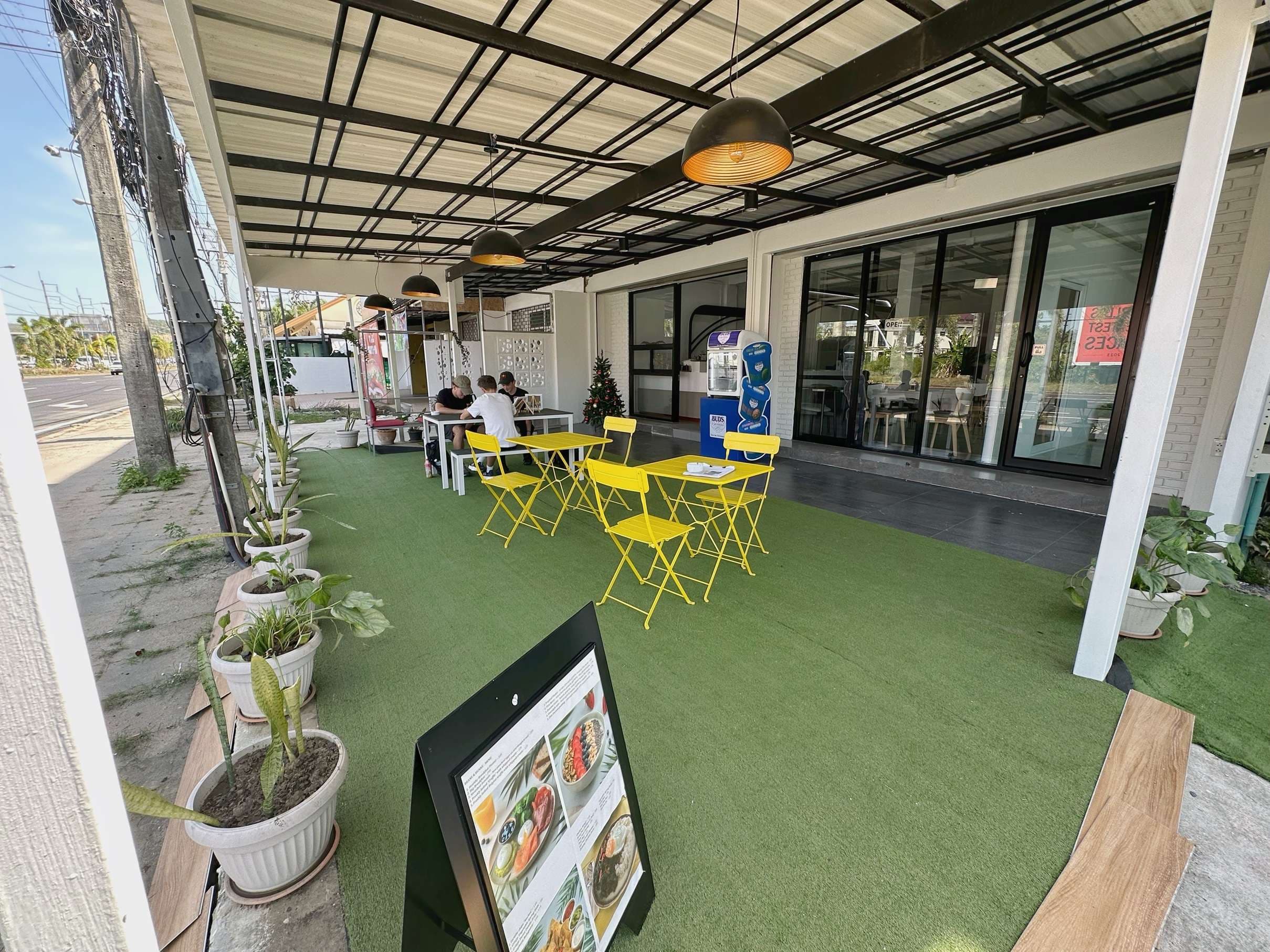 Turnkey Business, newly renovated – 1st floor partially f... - image 2