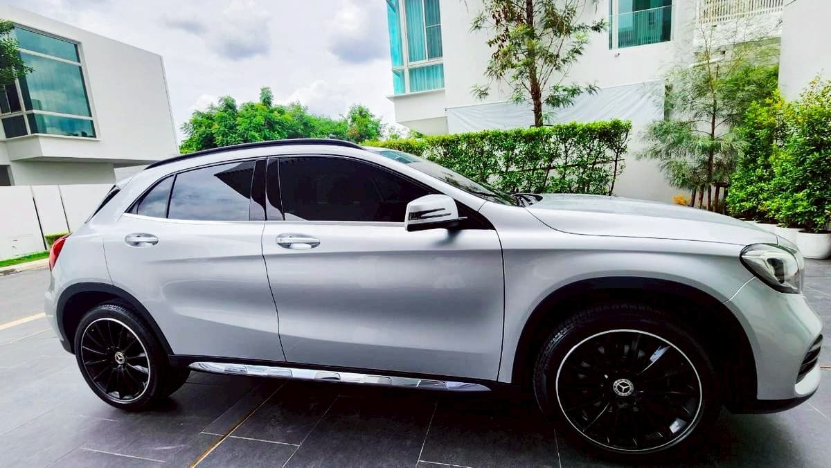 Mercedes-Benz GLA 250 Amg - image 2