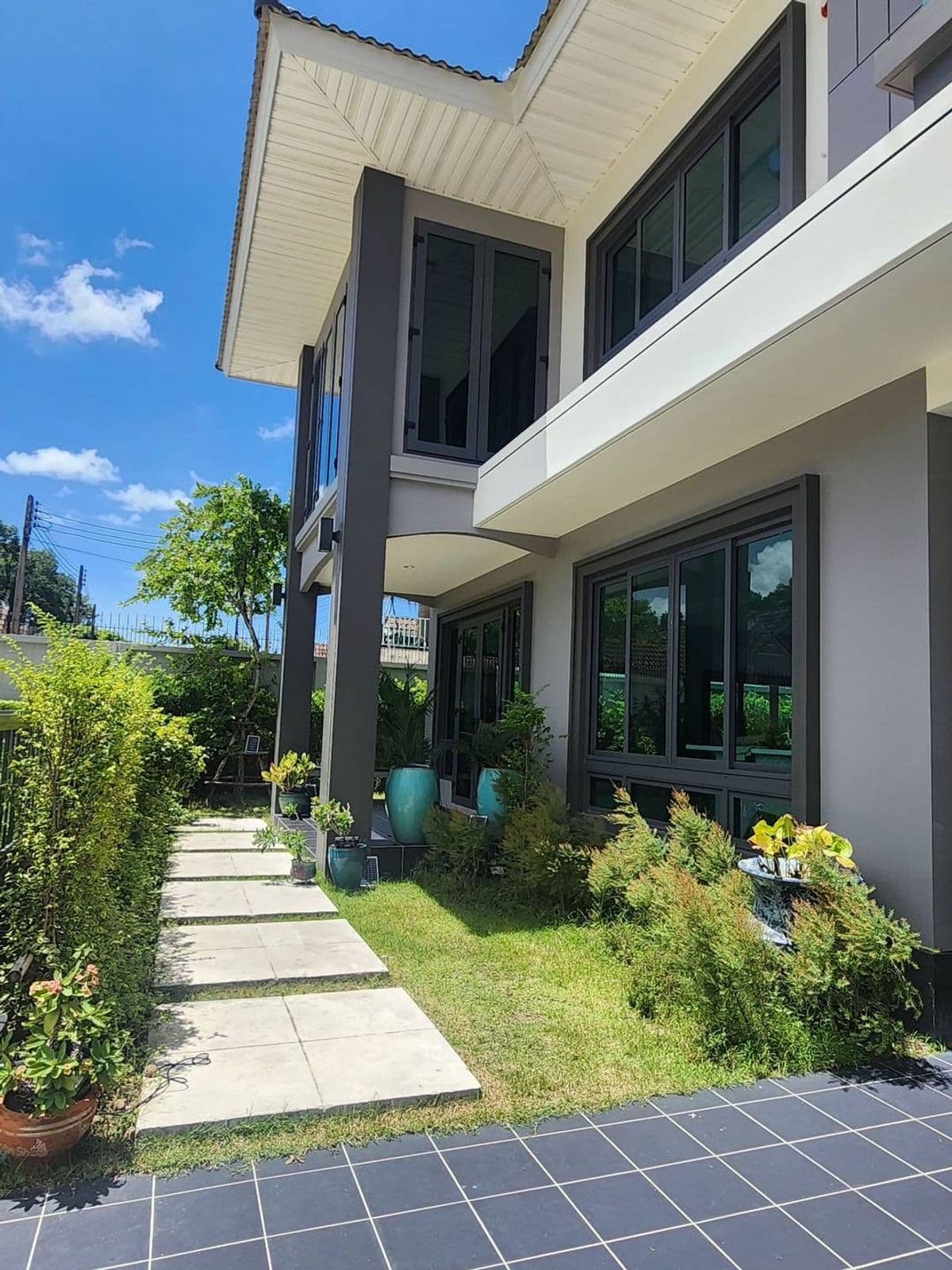 Large single house for sale Beautiful dress - image 3