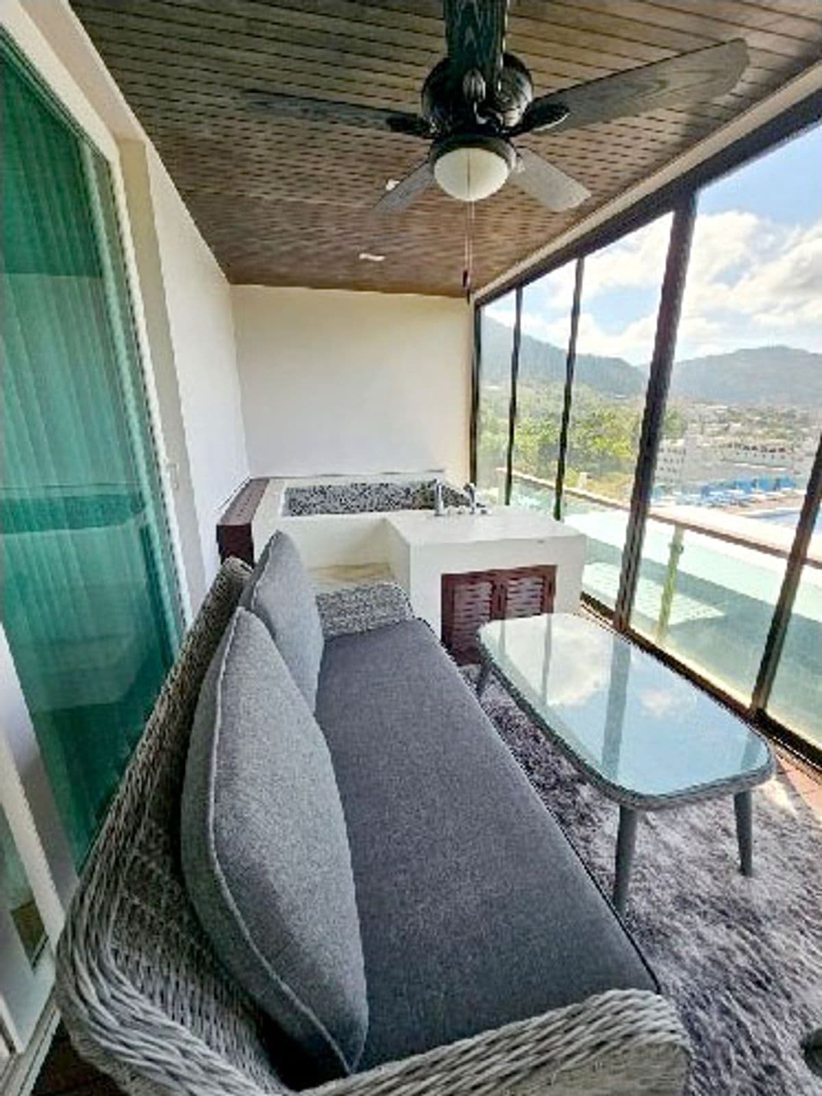 Condo next to Patong, Phuket, the pagoda price! The Pretty At Bay Cliff, corner, sea view, mountains, swimming pools in the room, decorated with well -built -in furniture. - image 2