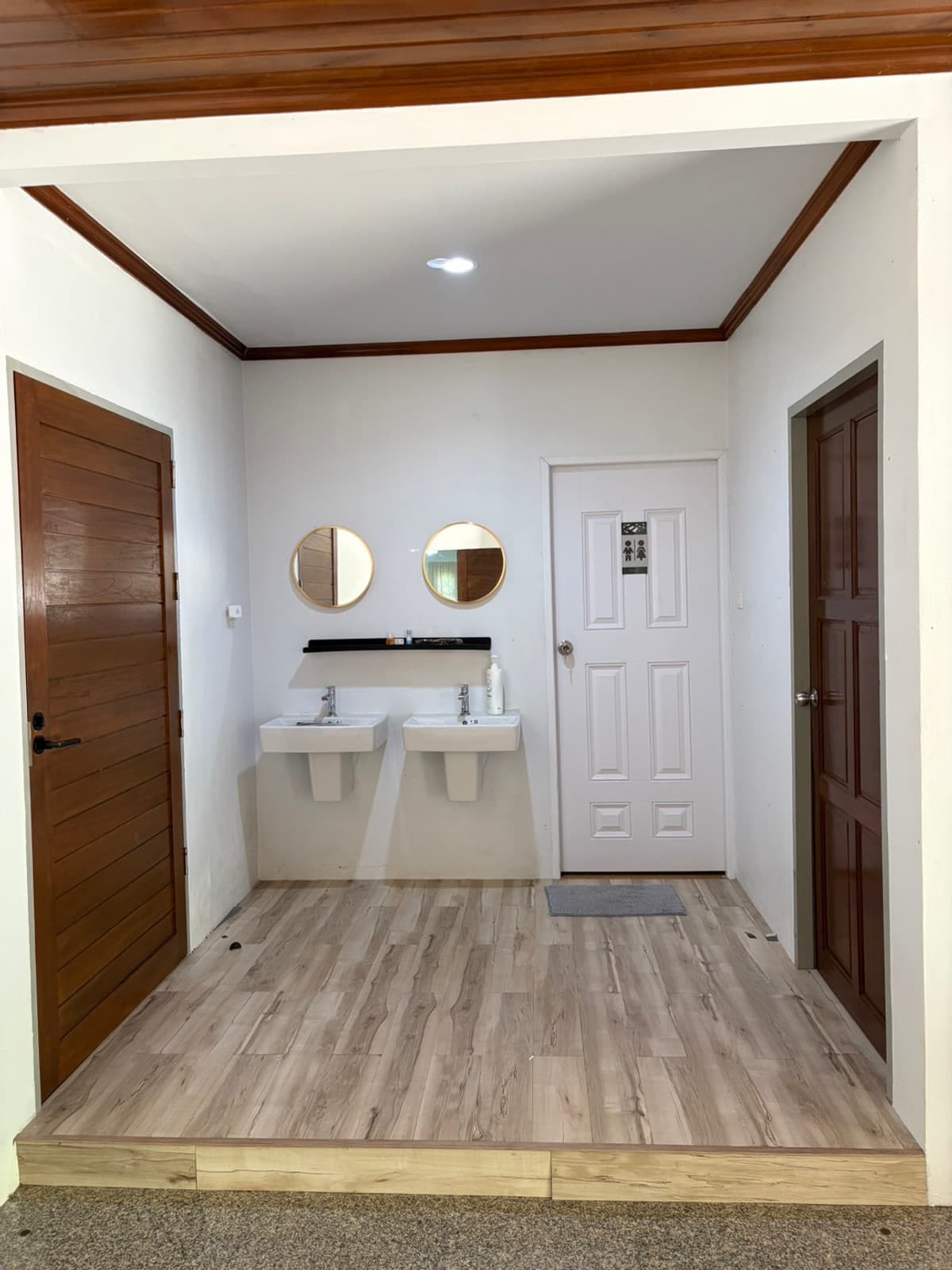 Passive Income from 5 Rental Units and a detached Residential House for SALE! Investment Opportunity Near Phuket Airport, 5 Mins to Mai Khao Beach! - image 4