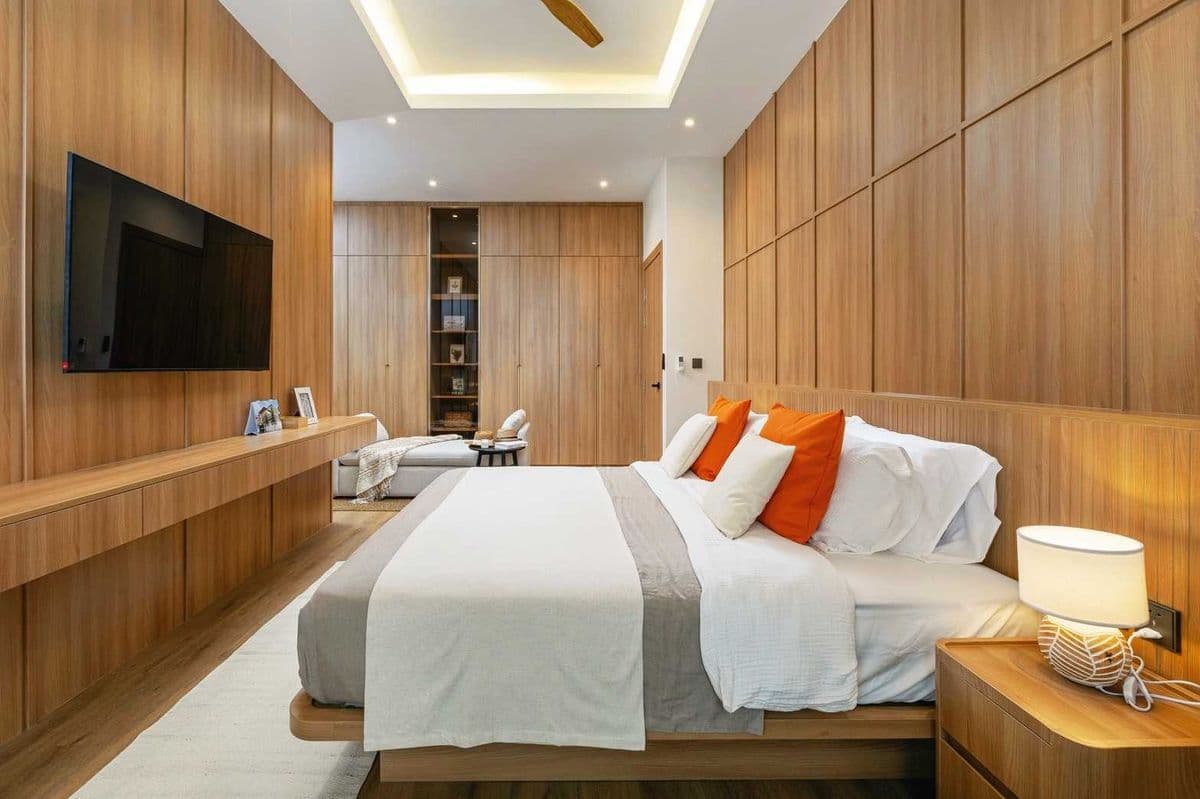 Luxury Pool Villa for Sale in Chalong Bay 588 sq.m. Near Phuket Paradise - image 8