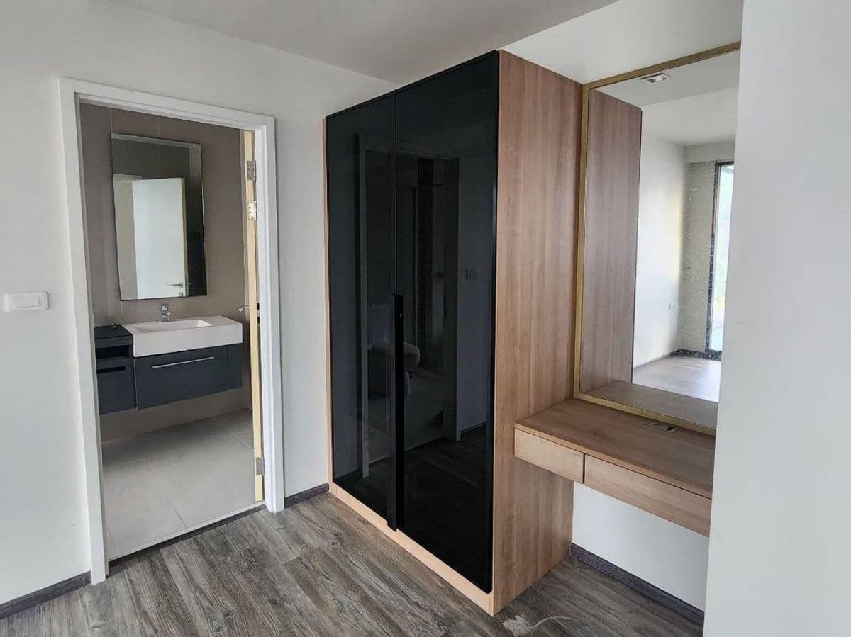 BD 11823: The Deck - image 6