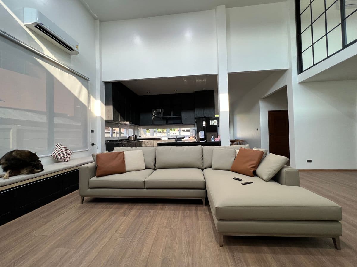 Detarer Duplex Style High Ceiling - image 5