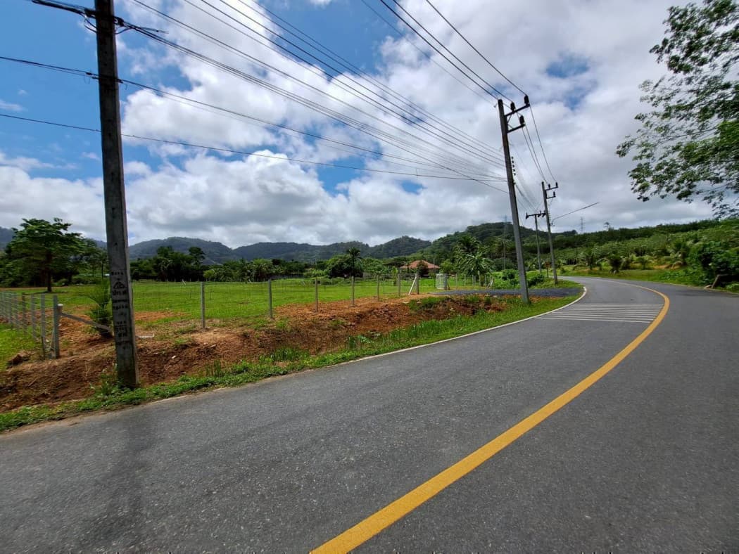 Land for sale in Phuket, 1-3-63.2 rai, located on Road No. 6014, near Ban Khuan School and Lotus Thalang. - image 5