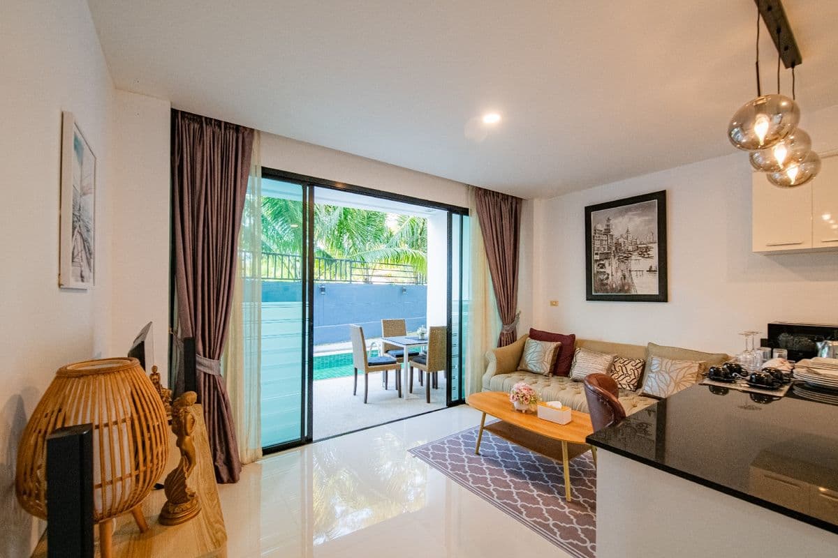 For sale: The Kris Condotel Bangtao, size 91 sq m, 2 bedrooms, 1 bathroom, fully furnished, ready to move in.