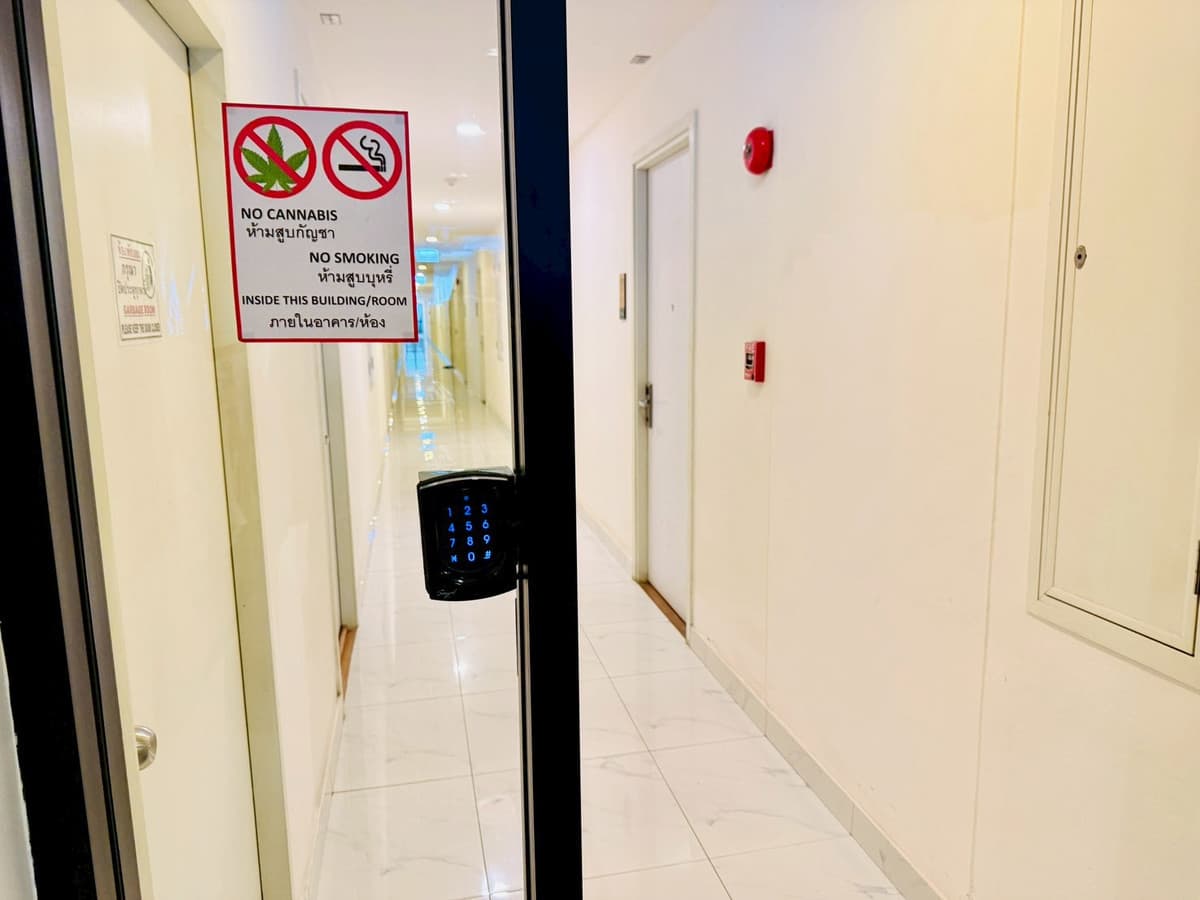 🏙✨ THE SPACE CONDOMINIUM – PHUKET TOWN Start your Phuket city lifestyle with comfort and style. A rare find in the heart of Phuket Town—close to shopping malls, hospitals, and international schools. - image 8