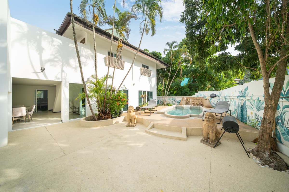5-Bedroom Private Villa with Pool & Garden Views in Kamala, Phuket - U5897850