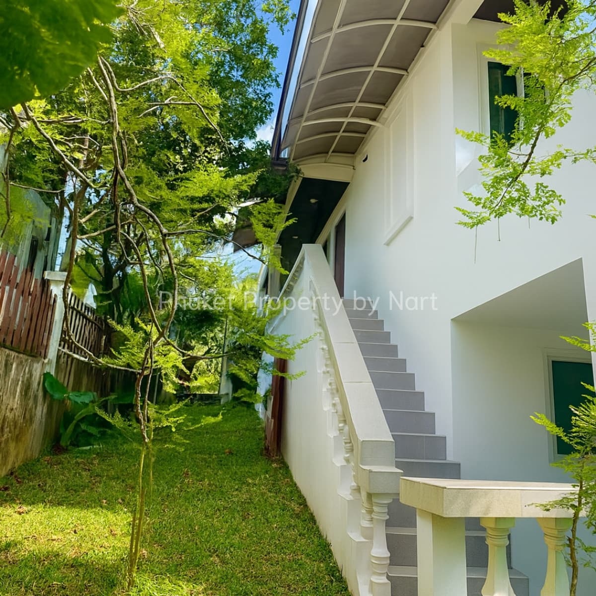 3-story detached house for rent, near Kamala Beach, Soi Hua Khuan, fully furnished, free water bill, pets allowed, 45,000/month.