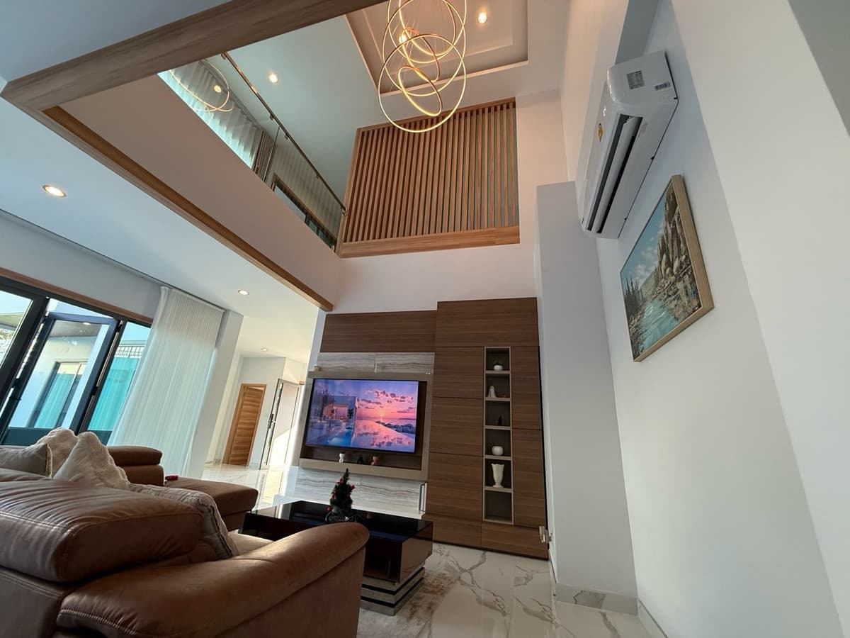 Modern Luxury 4 bedrooms pool villa in Rawai