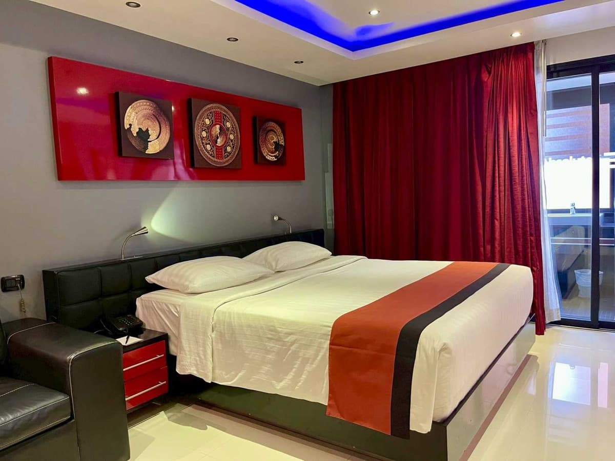 Condo for Sale: Absolute Bangla Suites, Patong 32.93 sqm - image 3