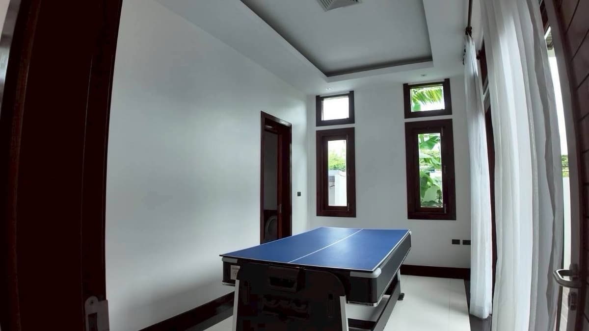 House for sale in Chalong area, near Robinson, international schools and the pier. - image 6