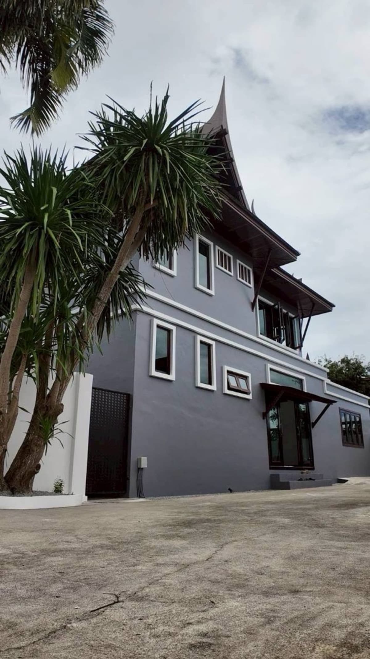 House for sale in Chalong area, near Robinson, international schools and the pier.