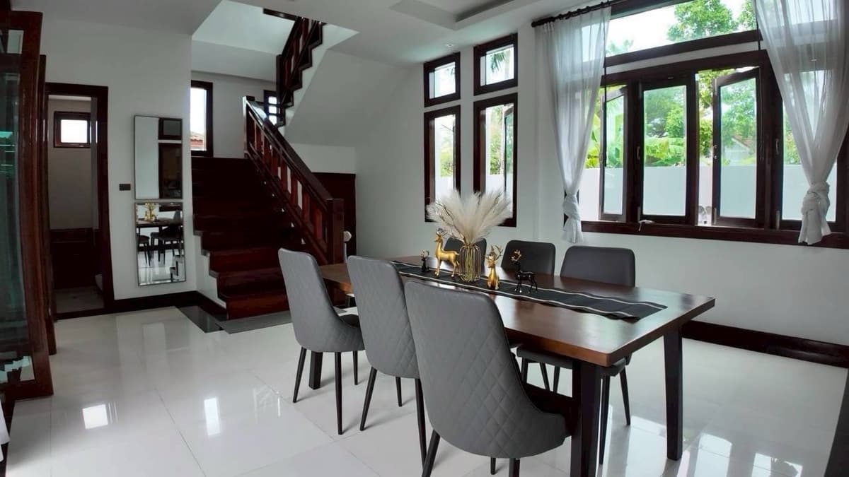 House for sale in Chalong area, near Robinson, international schools and the pier. - image 4