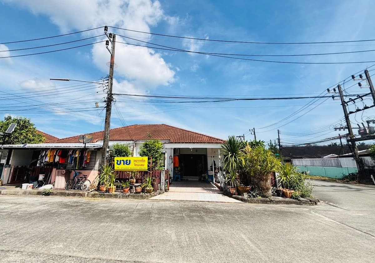 Corner semi-detached house, ready to move in, Si Sunthon-Thalang, good value at an affordable price.