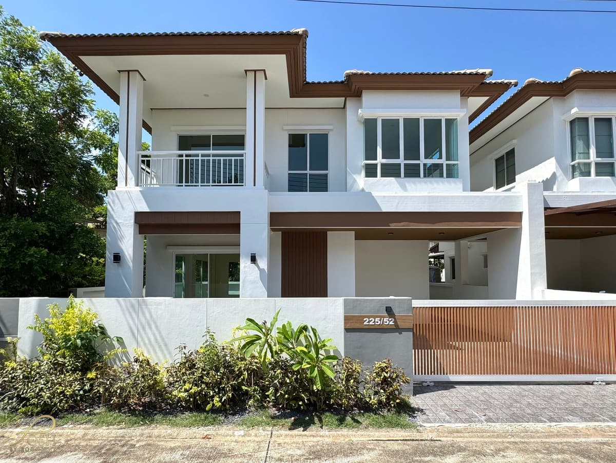 SIRI VILLAGE PAKLOK – VICTORY MONUMENT Siri Village Paklok near the monument. 500 meters from PTT Pa Khlok gas station, only 3 km. from Robinson Lifestyle Thalang.