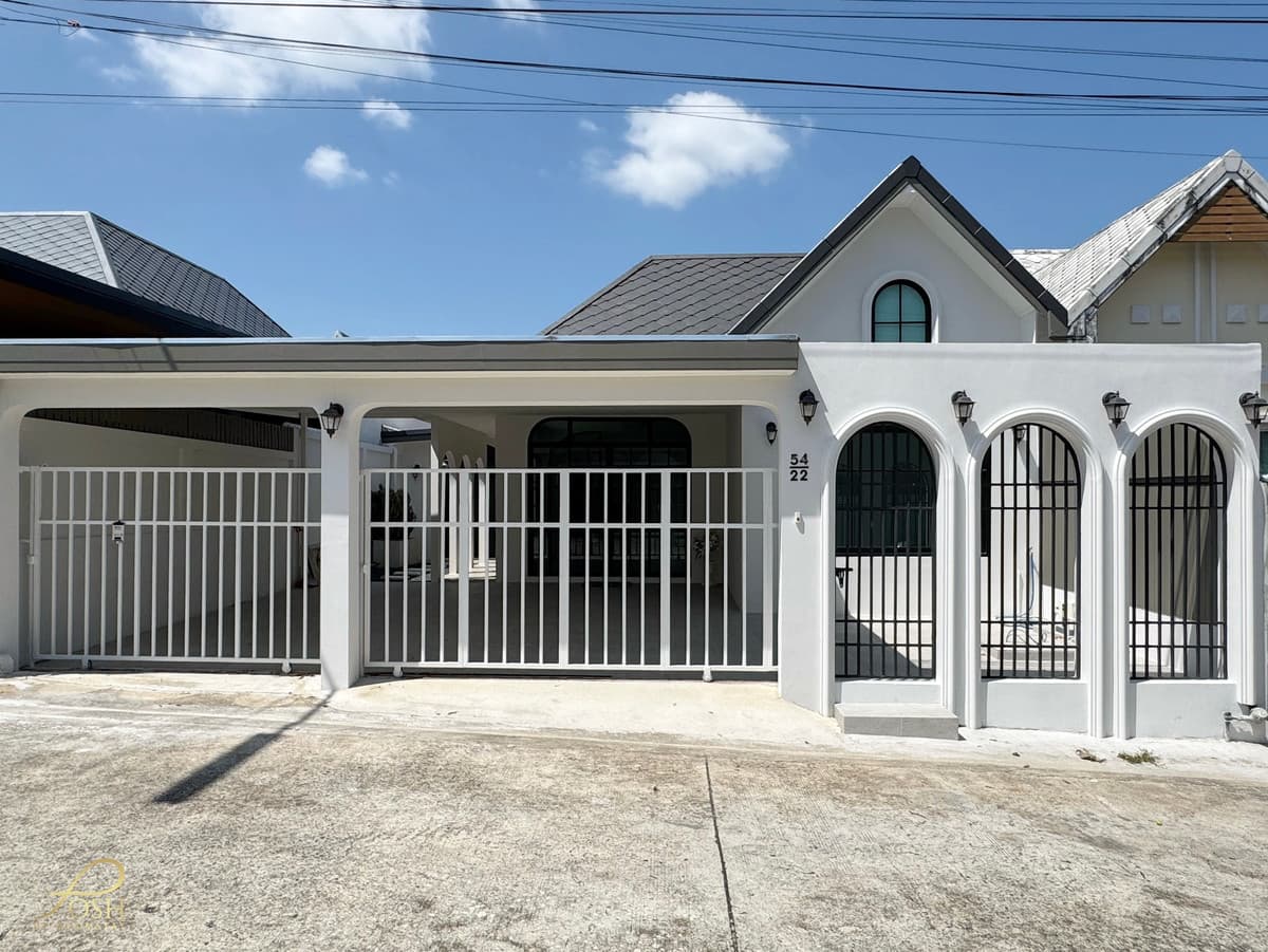 Promphan Village, Pa Khlok, Thalang, semi-detached houses, spacious living space. Newly renovated in Modern English style.