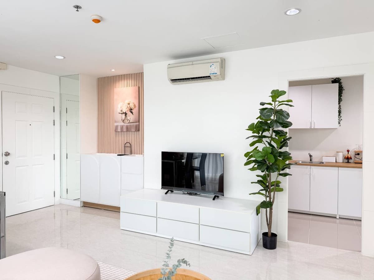 For sale: The View Condo Suanluang, Building A, 4th floor, corner room, size 49 sq m., Suan Luang view and swimming pool, near Central Phuket. - image 2