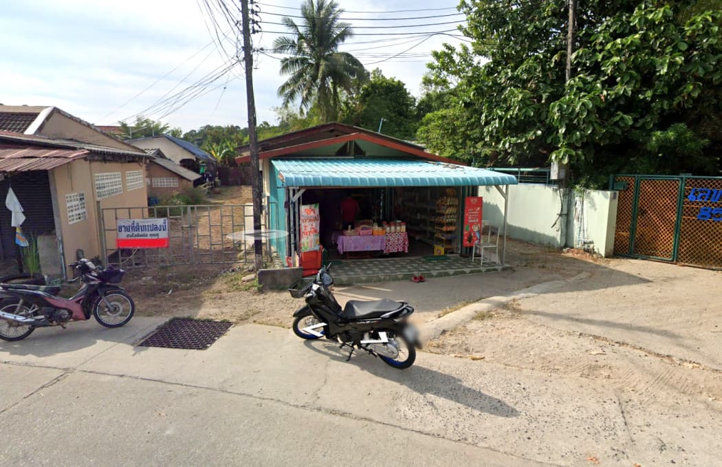 House and land for sale, 143.5 square wah (approximately 552 square meters). Prime location in the heart of Phuket town.