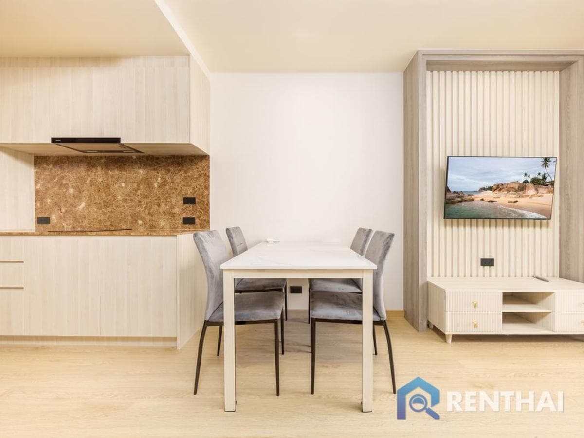 For sale condo 1 bedroom at The Ozone Condominium - image 2