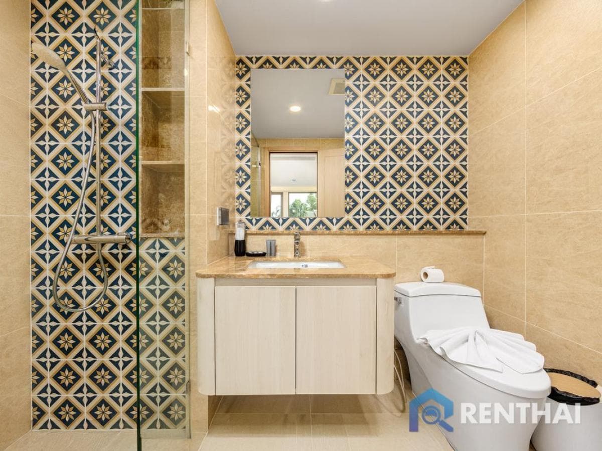 For sale condo 1 bedroom at The Ozone Condominium - image 3