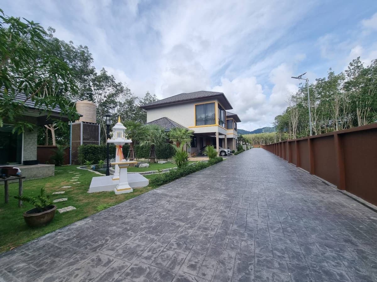 5 pool villas for sale in 1 title deed, 1.3 Rai, cheap price, with tenants, receive income immediately. - image 2