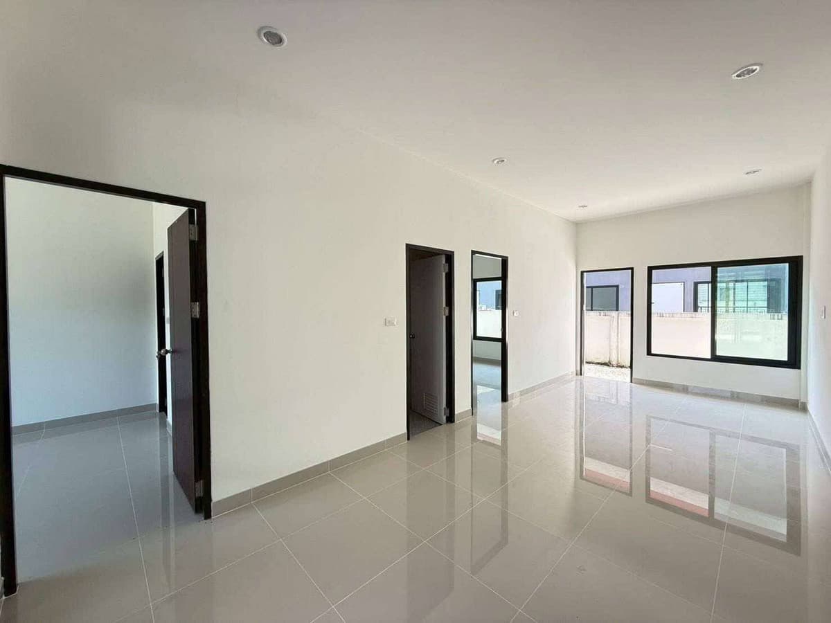 Buy and get hundreds of thousands of baht to decorate your home!! One-story townhome, newly built, prime location, Mai Khao zone, Dan Yid, Thalang District, Phuket Province. - image 3