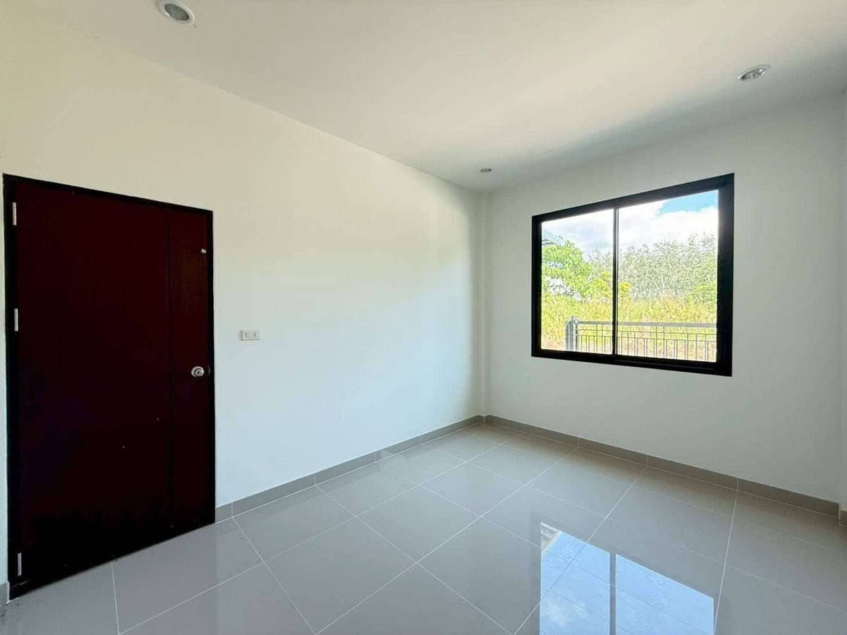 Buy and get hundreds of thousands of baht to decorate your home!! One-story townhome, newly built, prime location, Mai Khao zone, Dan Yid, Thalang District, Phuket Province. - image 6