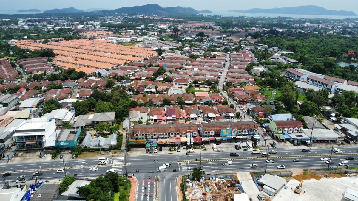 Prime large land for sale in Phuket on Chaofa West Road, approx. 3.5 Rai, near Central โ rare opportunity! - image 5