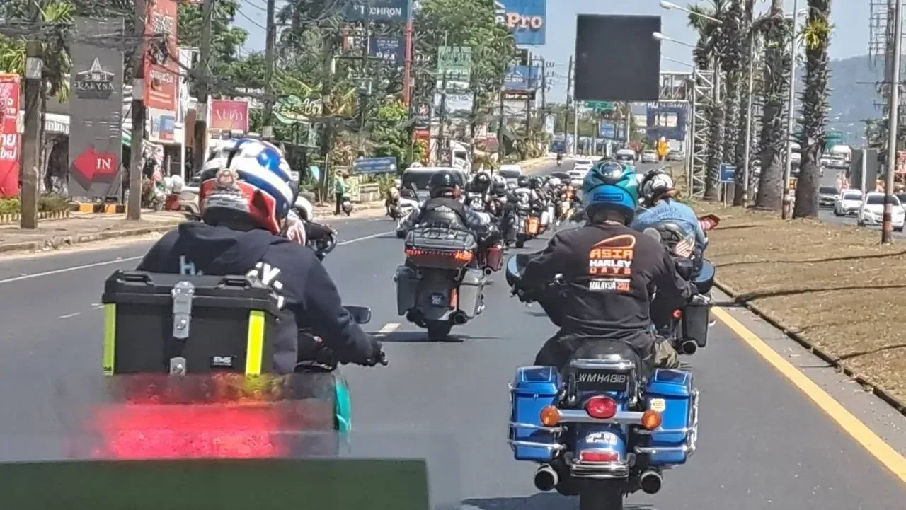 Malaysian big bike caravan invades Phuket, adds color to