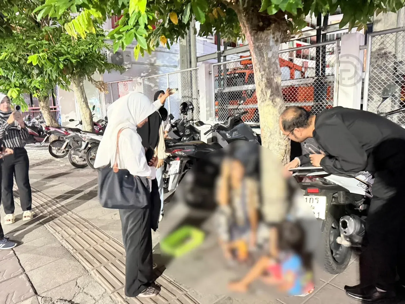 Authorities warn Arab family after begging report in Patong | Phuket