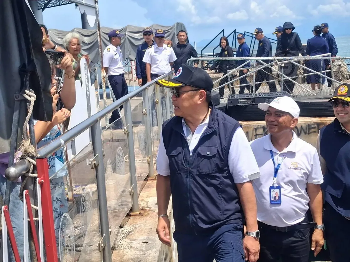 Thai PM visits Koh Phangan over illegal foreign business | Phuket