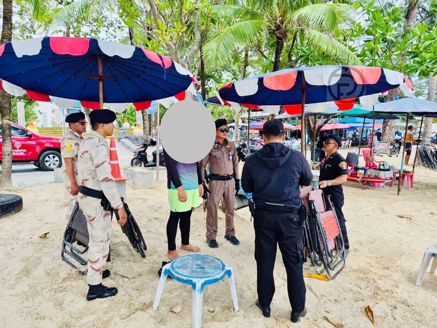 7 vendors arrested in Patong beach zoning crackdown | Phuket