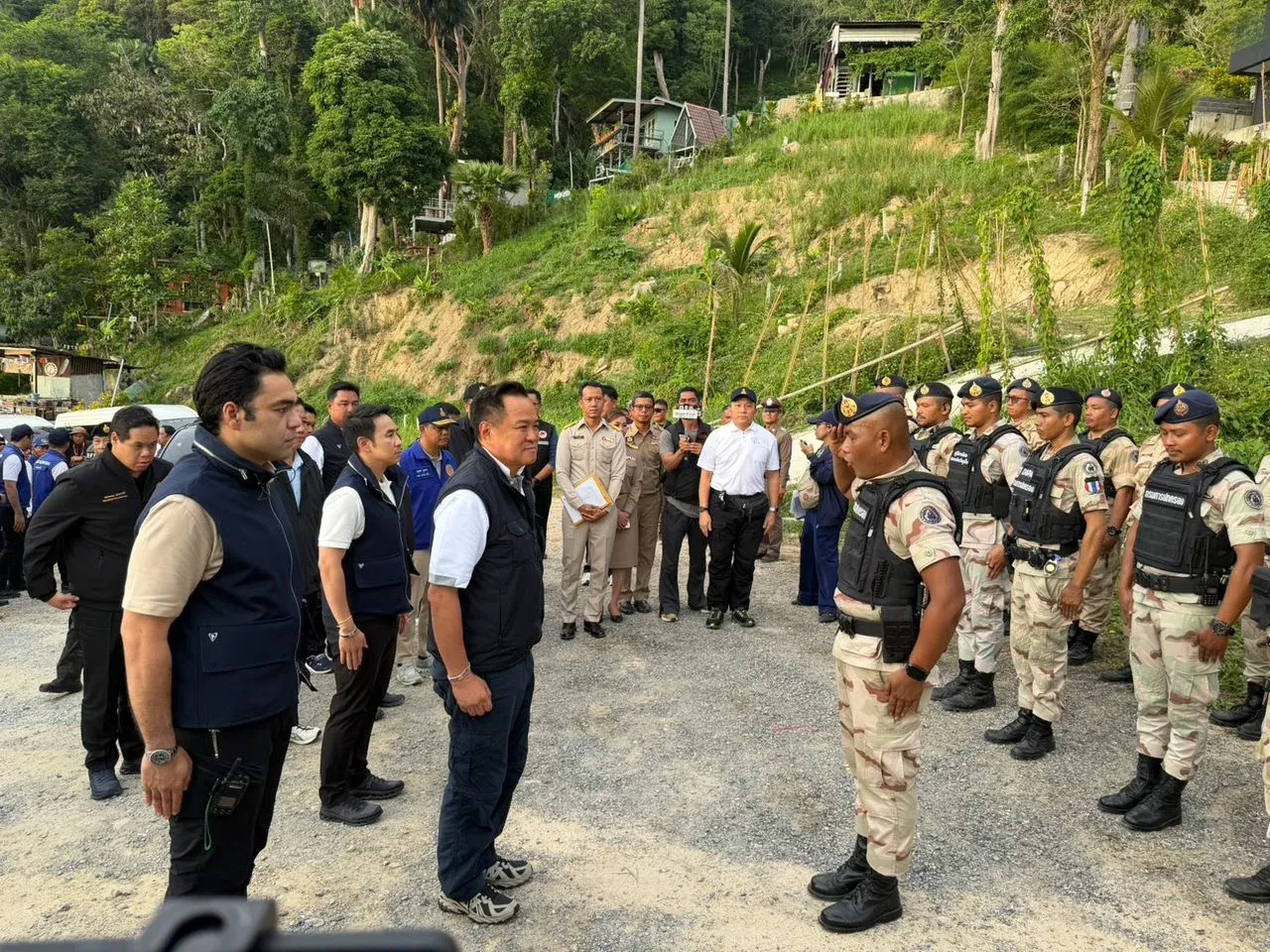 Anutin visits Phuket's Freedom Beach, apologizes for delayed