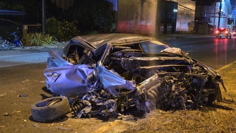 Speeding sedan slams into tree in Thalang