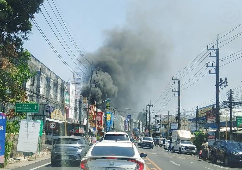 One Person Injured after Fire Breaks Out at Building Near Temple in Phuket