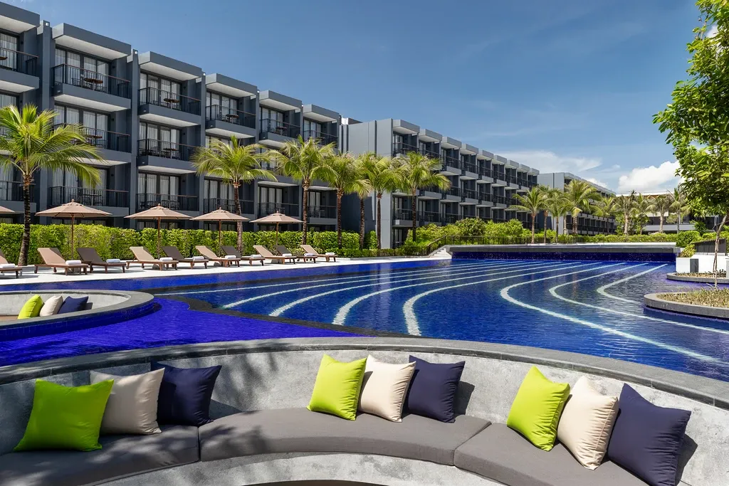 Mar 26, 2026 | 09:58 AM 'Marriott' opens new resort "Chalong Bay," boosting Phuket's popularity