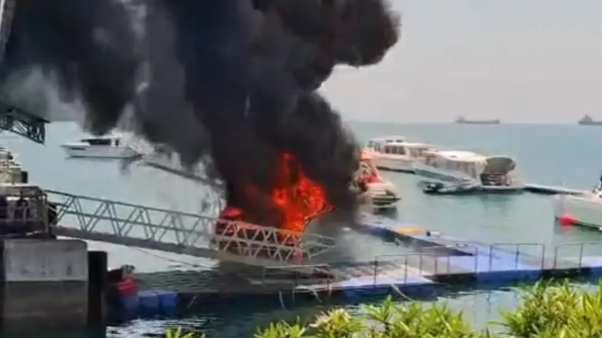 Fire on "speedboat" docked at "Ao Makham" pier: 5 staff injured, 1 missing