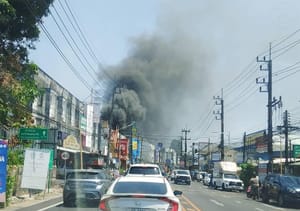 One Person Injured after Fire Breaks Out at Building Near Temple in Phuket