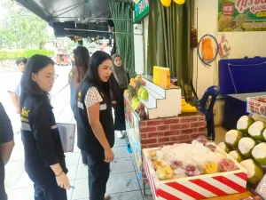 Phuket ने Patong Beach विक्रेताओं को नारियल की कीमतें सीमित करने का आदेश दिया, 150 Baht की शिकायत के बाद