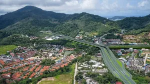 The policy of making the Phuket Kathu-Patong Expressway "free" is the reason construction keeps being postponed.