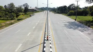 Abgeschlossen! Ausbau der Highway 215 auf 4 Spuren verbindet Roi Et-Surin, gebaut für über 2,1 Milliarden Baht zur Steigerung des Komforts